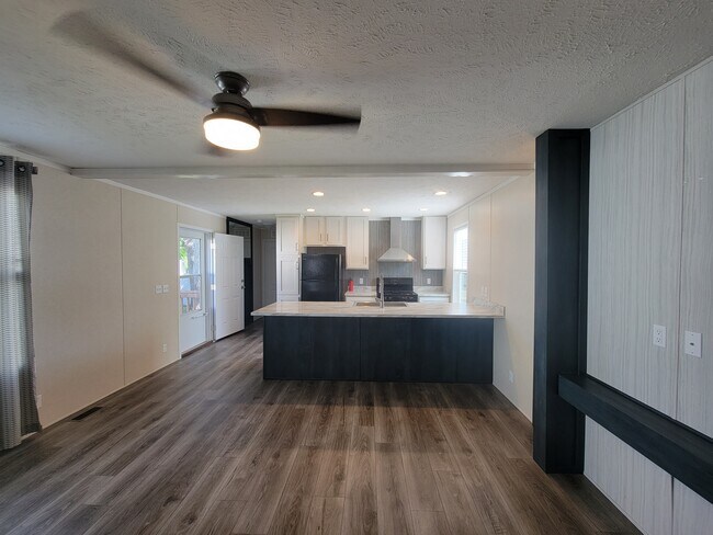 Foto del edificio - 15 Armstrong Ave