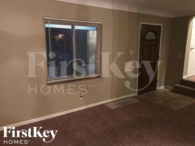 Building Photo - 1494 Clovernoll Dr