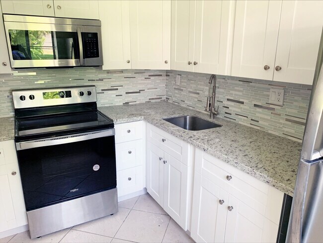 Foto del edificio - 508 Gardens Dr