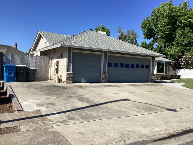 Building Photo - 4 Bedroom 2 bath with solar