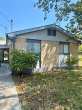 Building Photo - 400 Swanee Dr