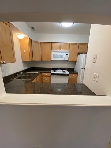Primary Photo - 1455 W Fullerton Ave