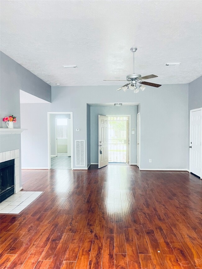 Building Photo - 6406 Bayou Crest Dr