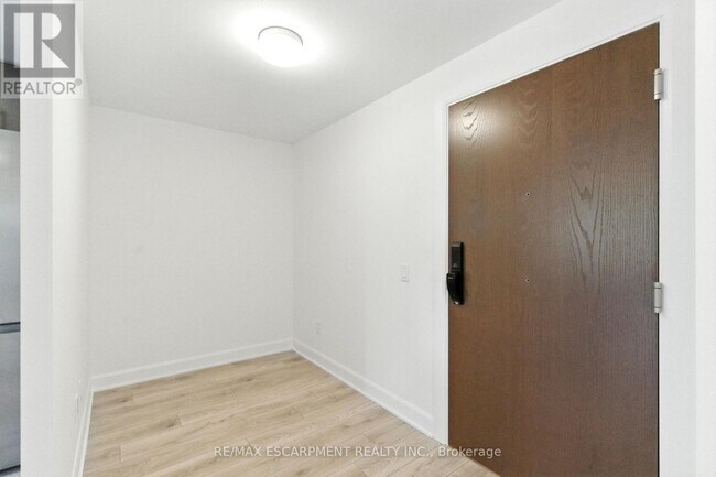 Building Photo - 3240-3240 William Coltson Ave