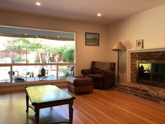 Building Photo - Cute 3/2 San Rafael Home Close to: Marin C...