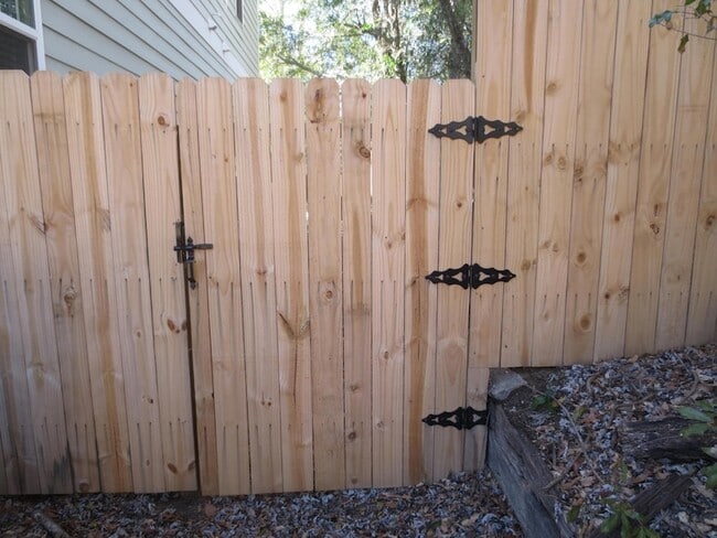 Foto del edificio - 330 N Leak St