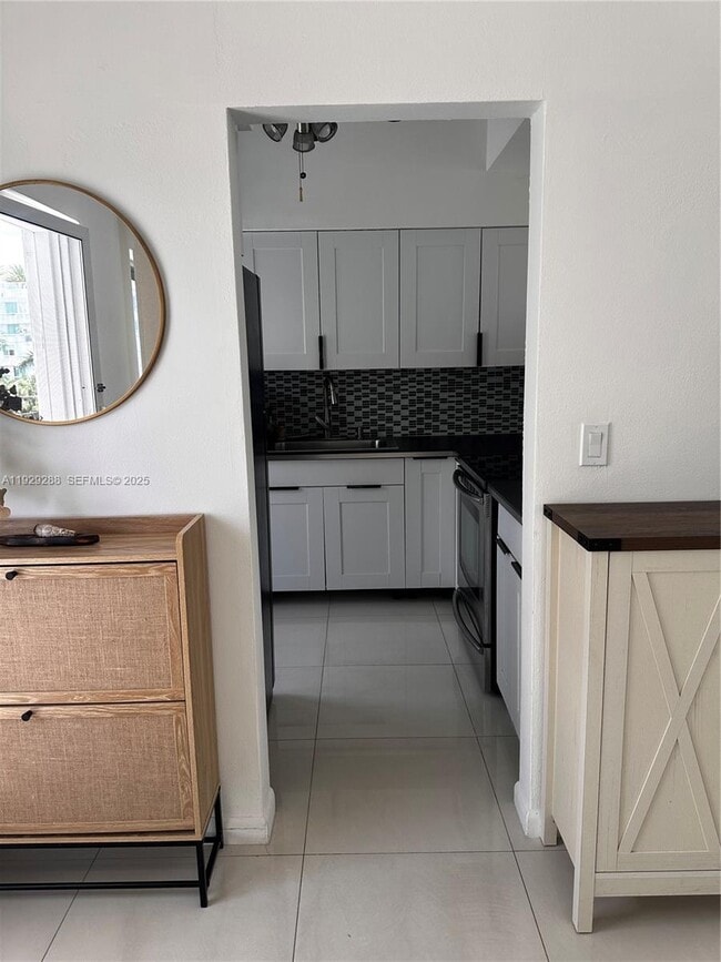 Foto del edificio - 10250 W Bay Harbor Dr