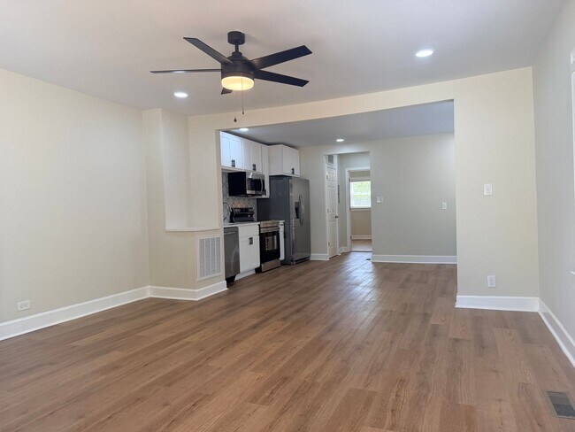 Foto del edificio - 114 E Club Blvd