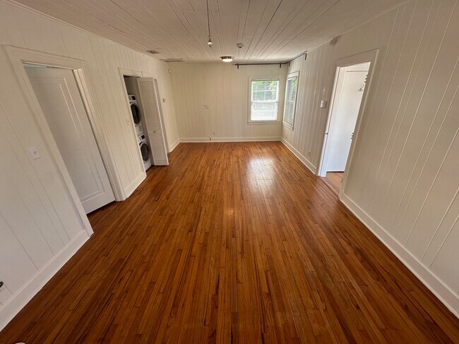 Building Photo - 2808 Pass a Grille Way