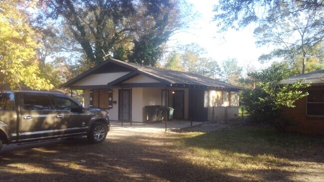 Foto del edificio - 836 Huntington Ln