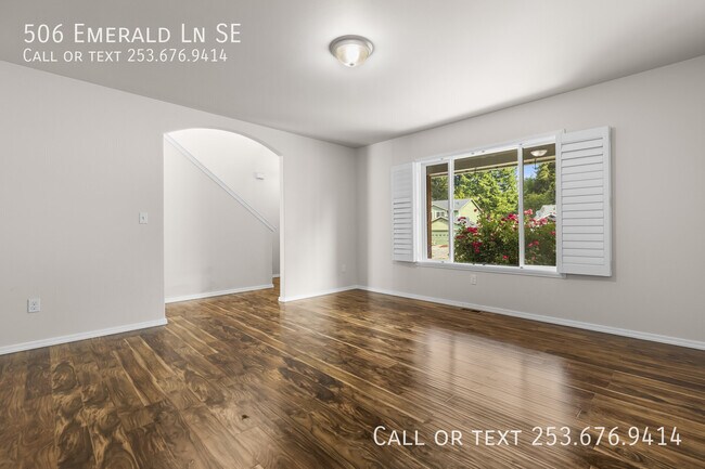 Foto del edificio - 506 Emerald Ln SE
