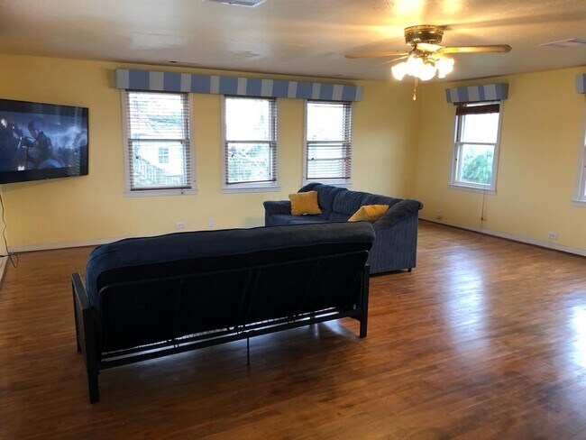 Foto del edificio - 2116 Grover Ave