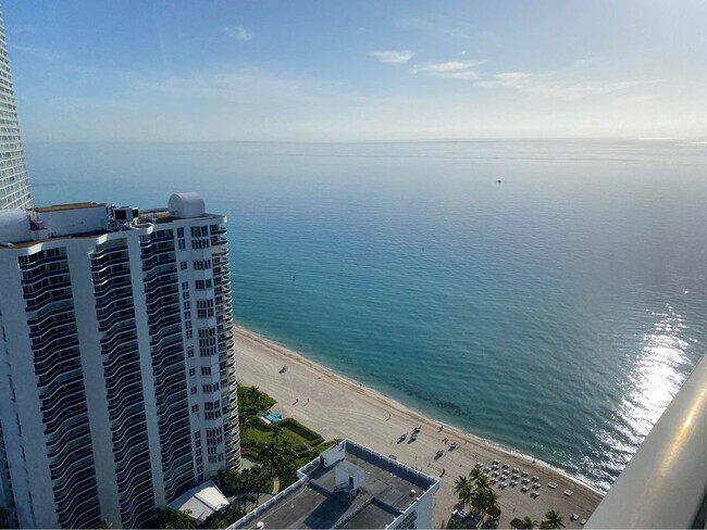 Foto del edificio - 16699 Collins Ave