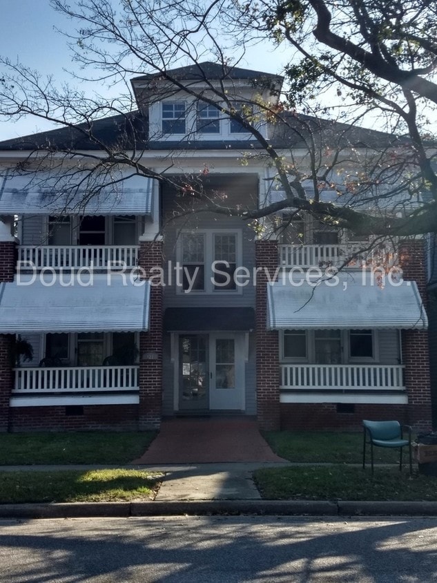 Primary Photo - Quiet and Cute 2 Bedroom Apartment