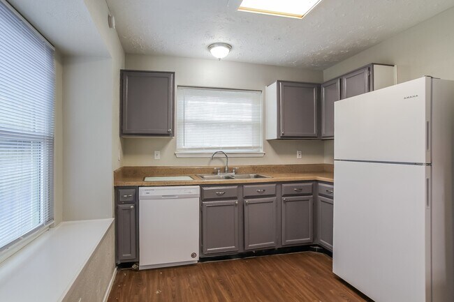 Building Photo - 22219 Diane Dr