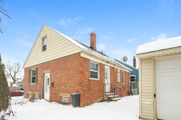 Building Photo - 13400 Highlandview Ave