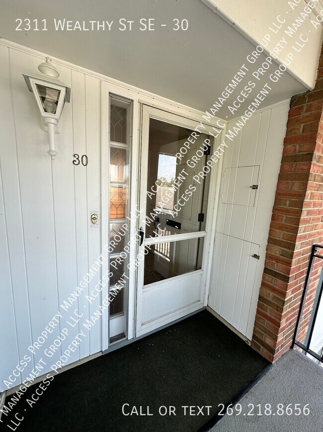 Foto del edificio - 2311 Wealthy St SE