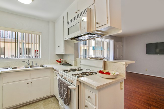 Foto del edificio - 2652 Ellendale Pl
