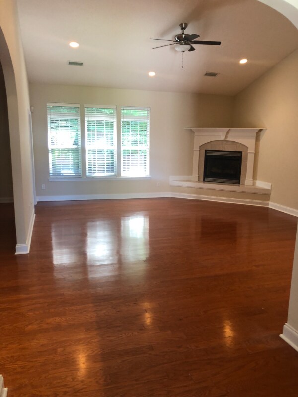 Foto del edificio - 5604 Warrendale Ct S