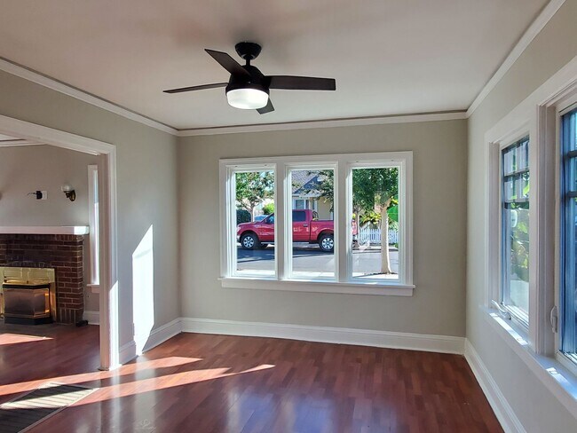 Building Photo - Cute House in Great Location, Remodeled Th...