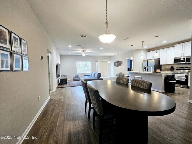 Foto del edificio - 12716 Deeder Ln
