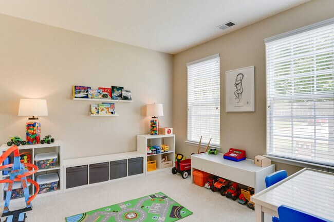 Foto del edificio - 1945 Breck Ave