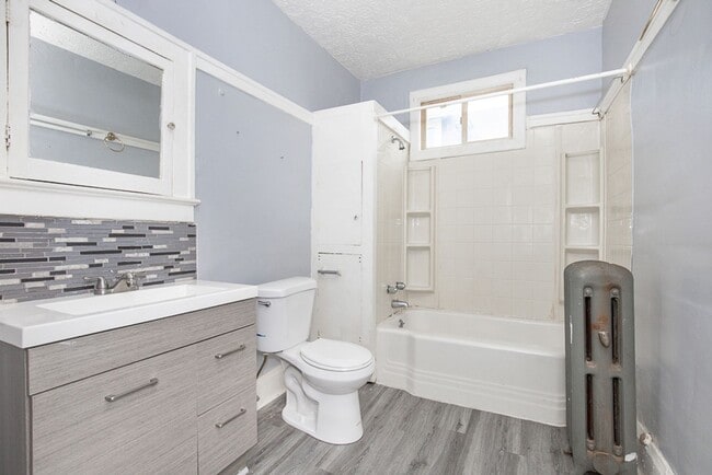 Building Photo - 2827 Avondale Ave