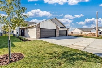 Building Photo - 12436 Fennec St