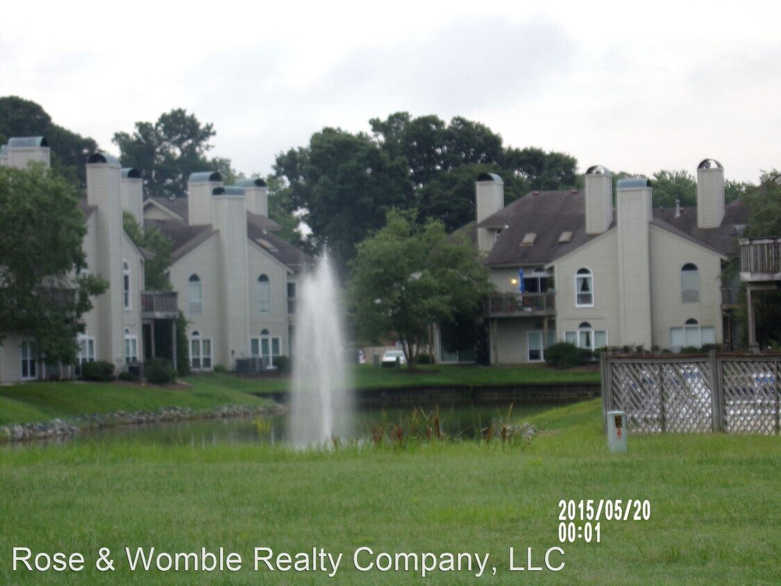 Building Photo - 3 br, 2 bath House - 453 E. Lake Circle