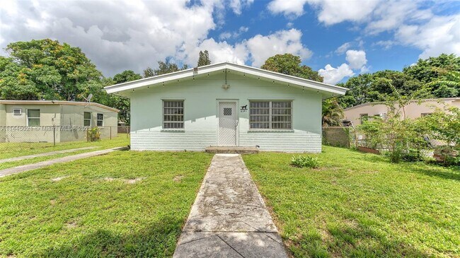 Foto del edificio - 2341 Rutland St