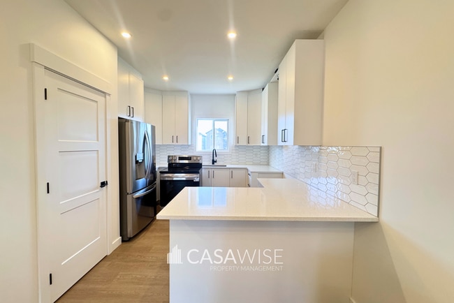 Photo du bâtiment - 9339-9222 222 St NW