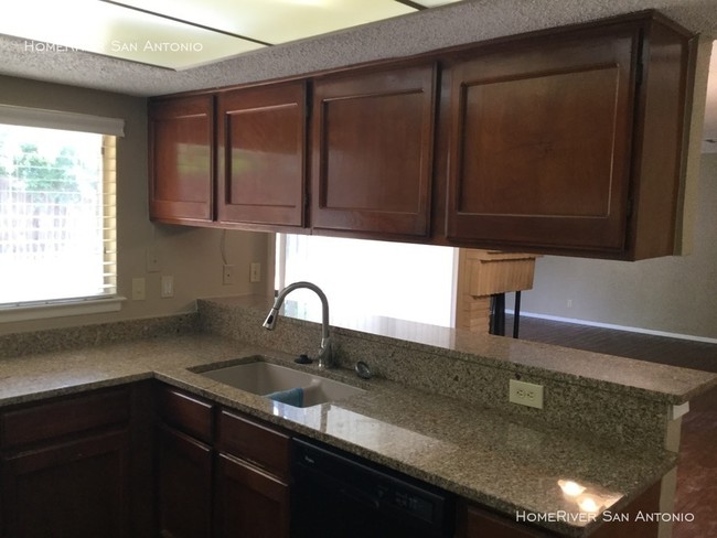 Foto del edificio - 6826 Emerald Cove