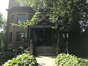 Building Photo - 550 Summit Ave