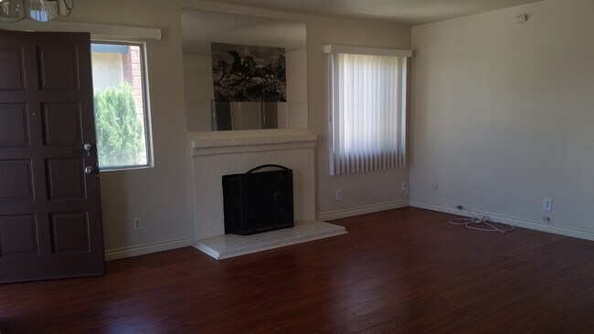 Foto del edificio - 15418 Larch Ave