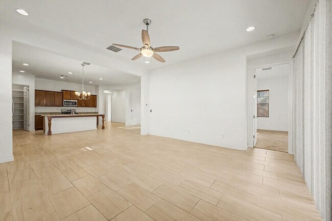 Foto del edificio - 234 W Beverly Ln