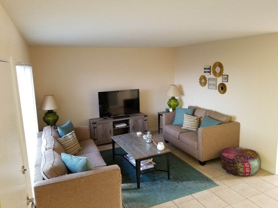 3555 Sandpiper Pl, Oceanside, CA 92056 Townhome Rentals in Oceanside