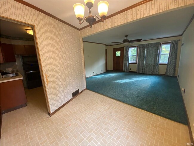 Building Photo - 1689 Skyline Dr