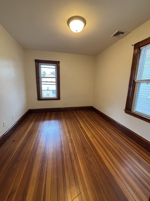 Building Photo - 18 Taft St