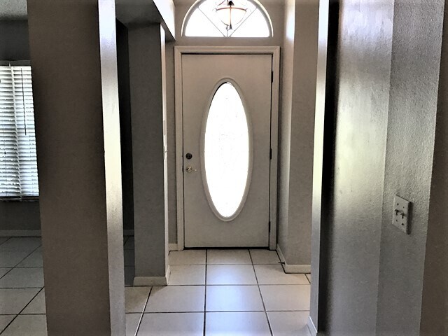 Foto del edificio - 805 Topaz Dr