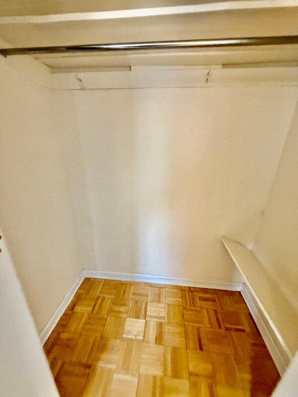 Foto del edificio - 187 Rockne Rd