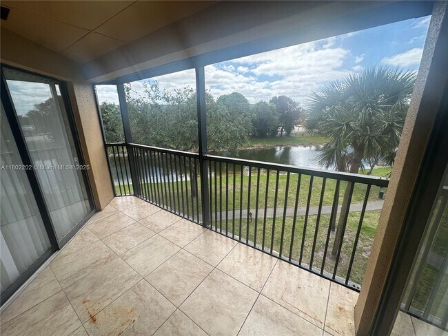 Building Photo - 15489 N Miami Lakeway