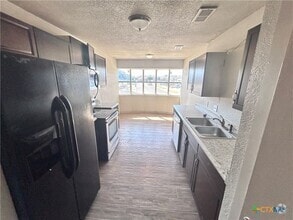 Building Photo - 5001 Greenlee Dr