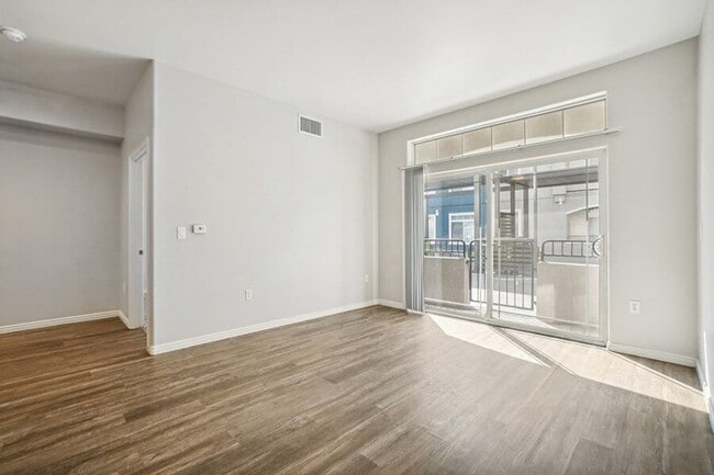 Building Photo - Altitude on Fifth