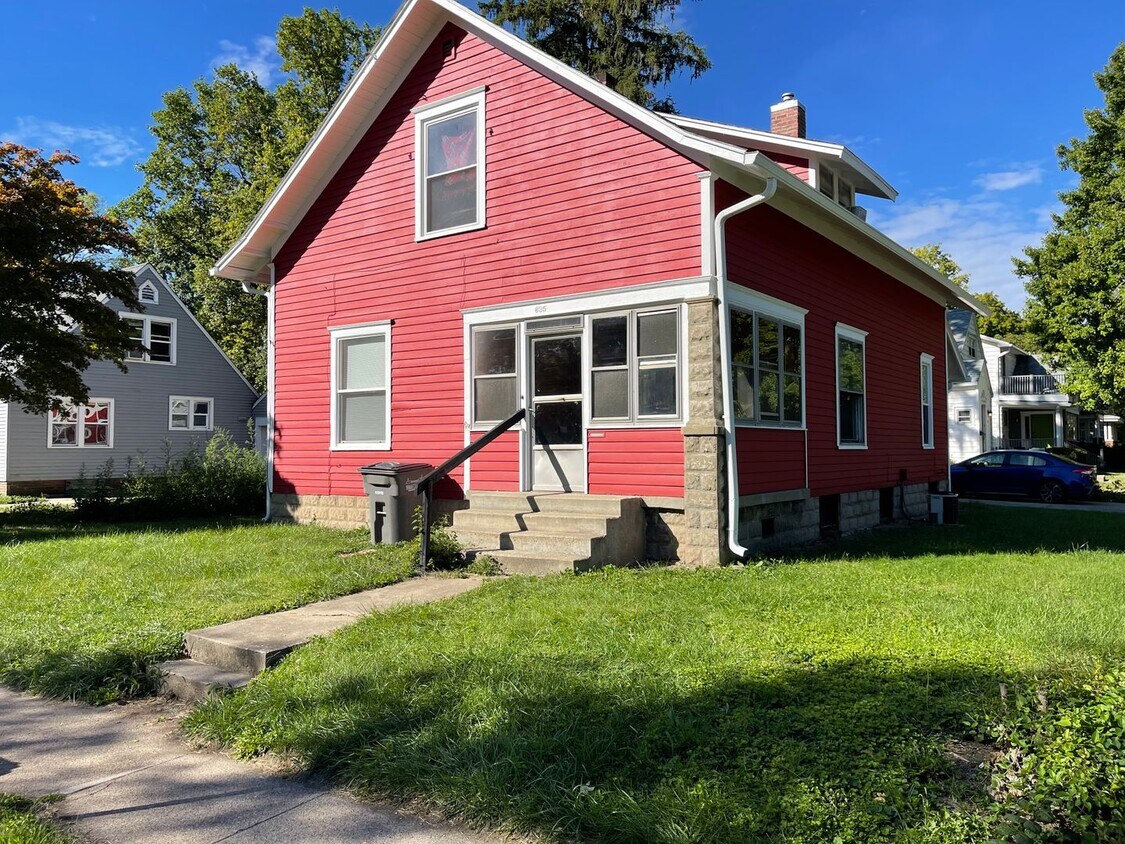 Foto principal - 4 Bedroom 2 Bath House