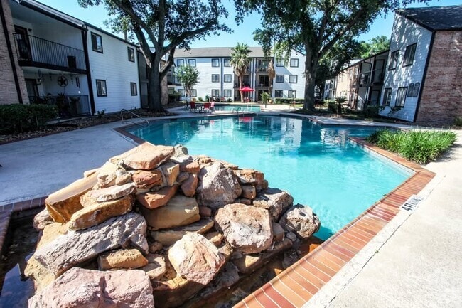 Building Photo - Woodtrail Apartment Homes