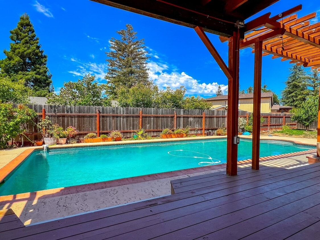 Building Photo - Charming Browns Valley Four Bedroom Home