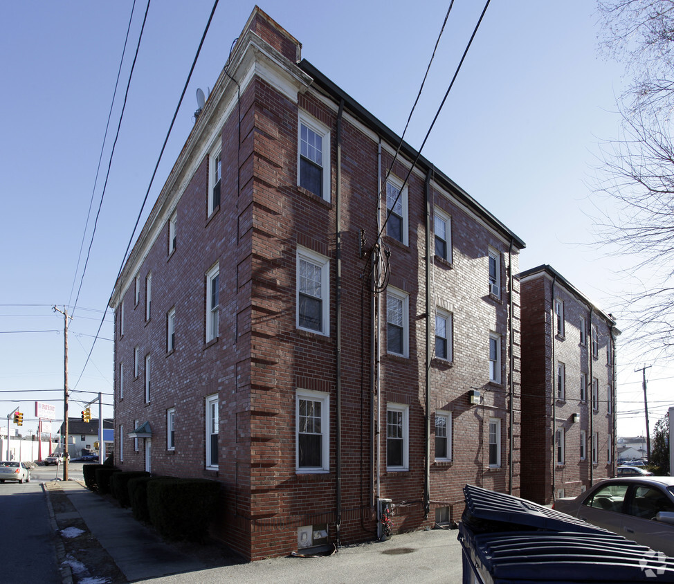 Building Photo - 501 Reservoir Ave