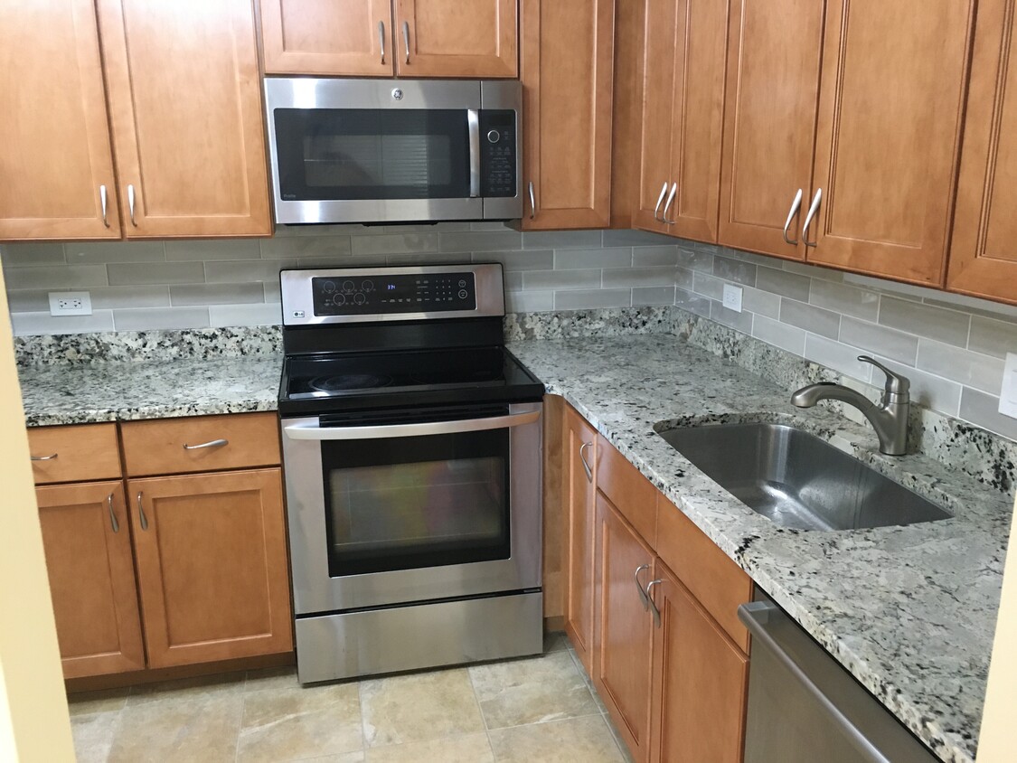 Primary Photo - 3849 N Parkway Dr