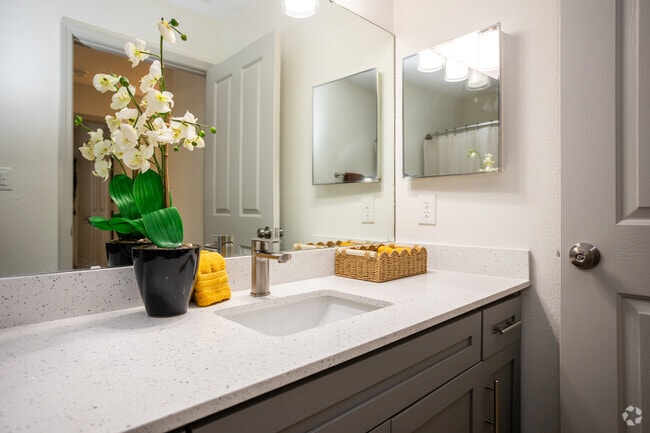 2BR, 2BA - 926SF - Second Bathroom - Links at Citiside