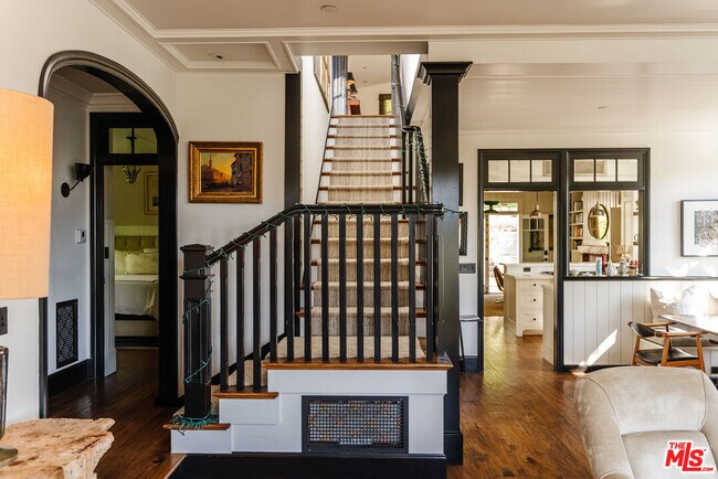 Building Photo - 430 Mesa Rd